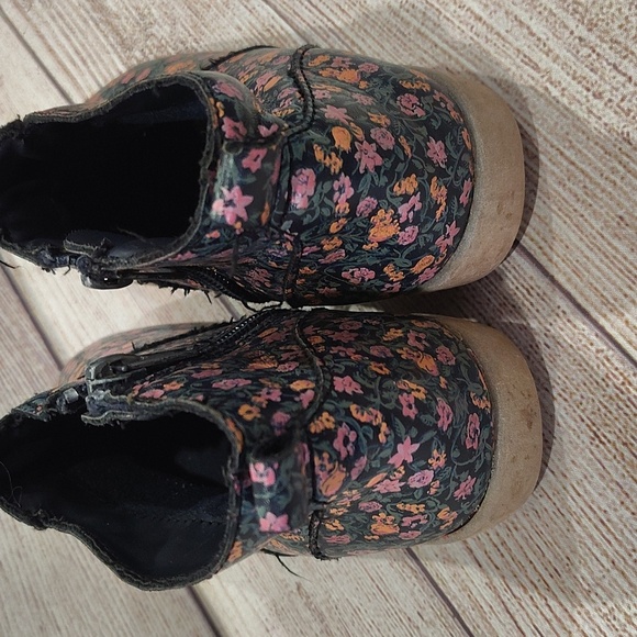 Osh Kosh Ankle Boots - Picture 2 of 6